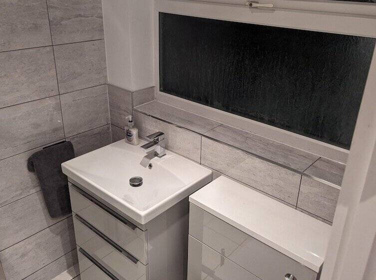 レジデンス 2 Bed House   Garden & Excellent Wifi