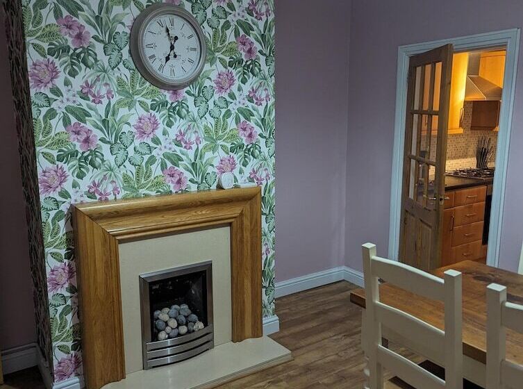 דירת נופש 2 Bed House   Garden & Excellent Wifi