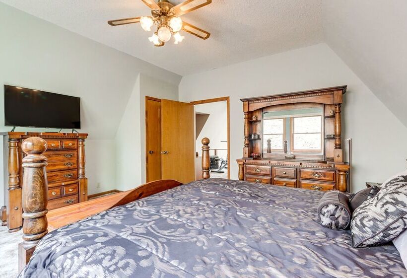 Riverfront Baxter Springs Home W/ Deck & Grill!