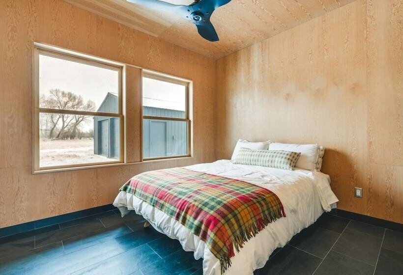 Riverfront Montana Retreat   Deck, Fire Pit & Pond