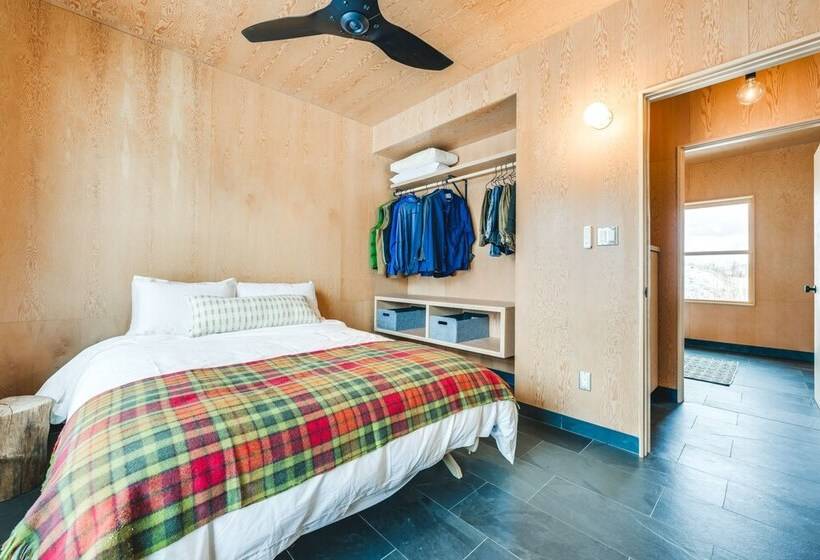 Riverfront Montana Retreat   Deck, Fire Pit & Pond