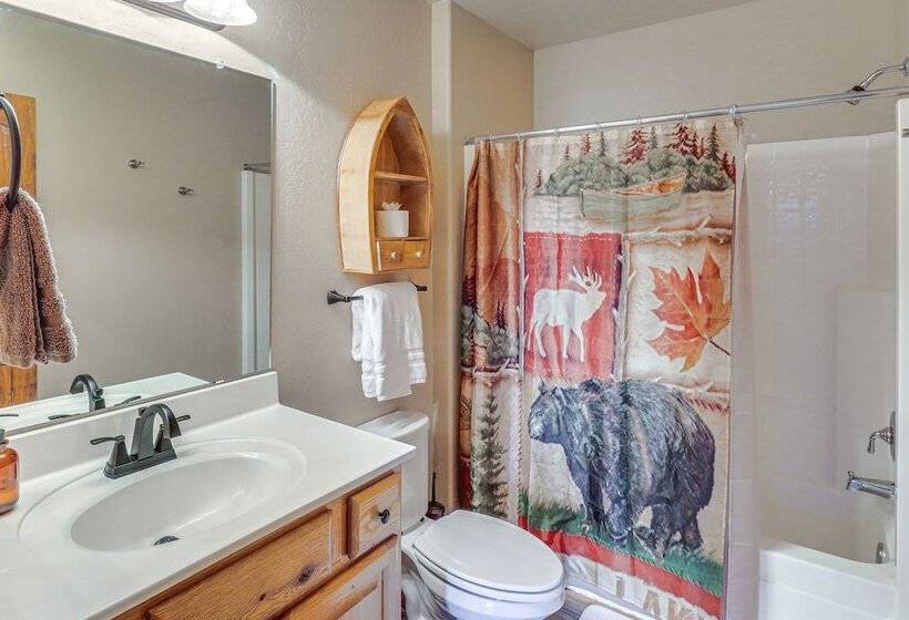 Near Lakes & Trails: Pet Friendly Cabin In Arizona