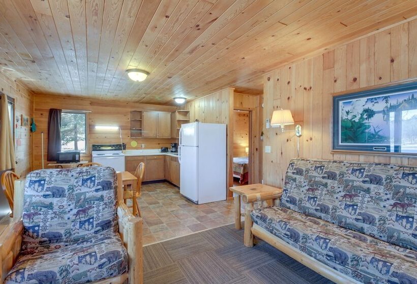 Serene Park Rapids Cabin: Fire Pit, Lake Access!