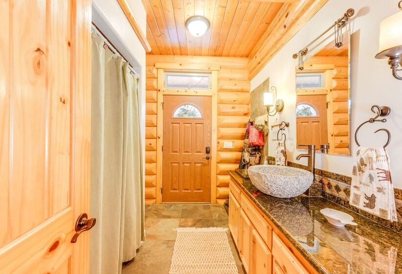 Shaver Lake Mountain Cabin W/ Hot Tub & Gas Grill!