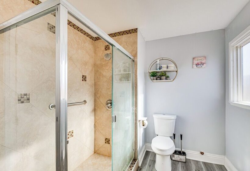 South Central Los Angeles Home W/ Patio