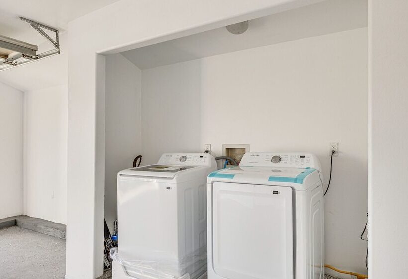 South Central Los Angeles Home W/ Patio