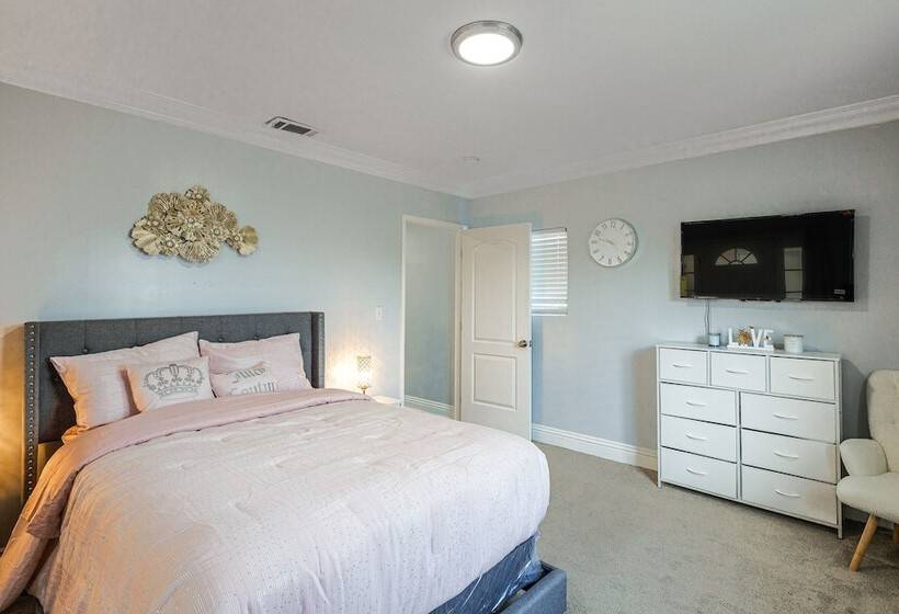 South Central Los Angeles Home W/ Patio