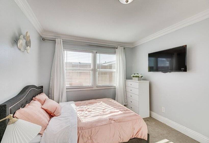 South Central Los Angeles Home W/ Patio