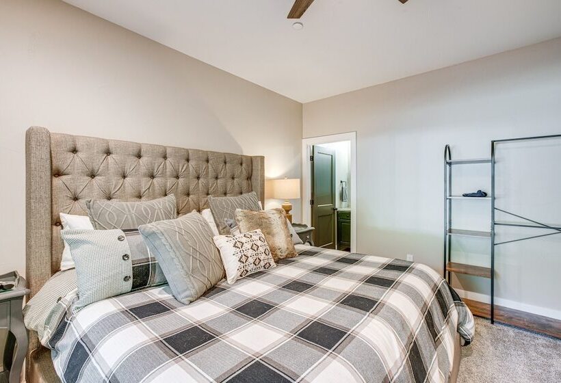 Spacious Arnold Cabin W/ Patio & Gas Grill!