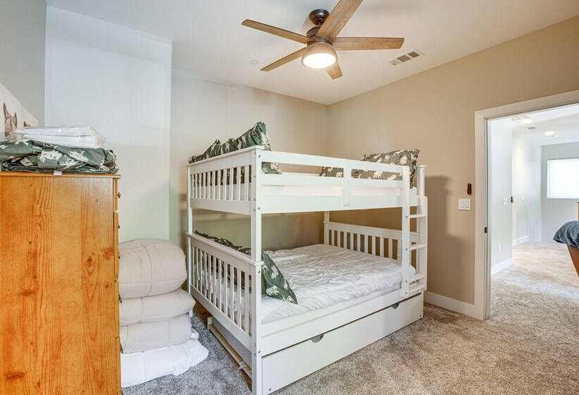 Spacious Arnold Cabin W/ Patio & Gas Grill!