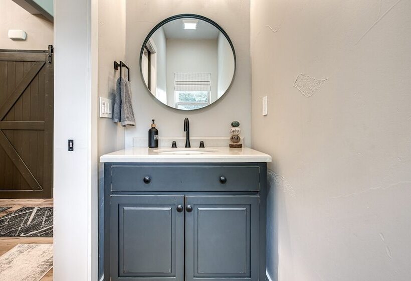 Spacious Arnold Cabin W/ Patio & Gas Grill!