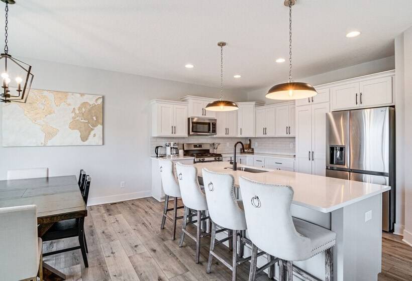 Spacious Family Home ~ 13 Mi To Des Moines