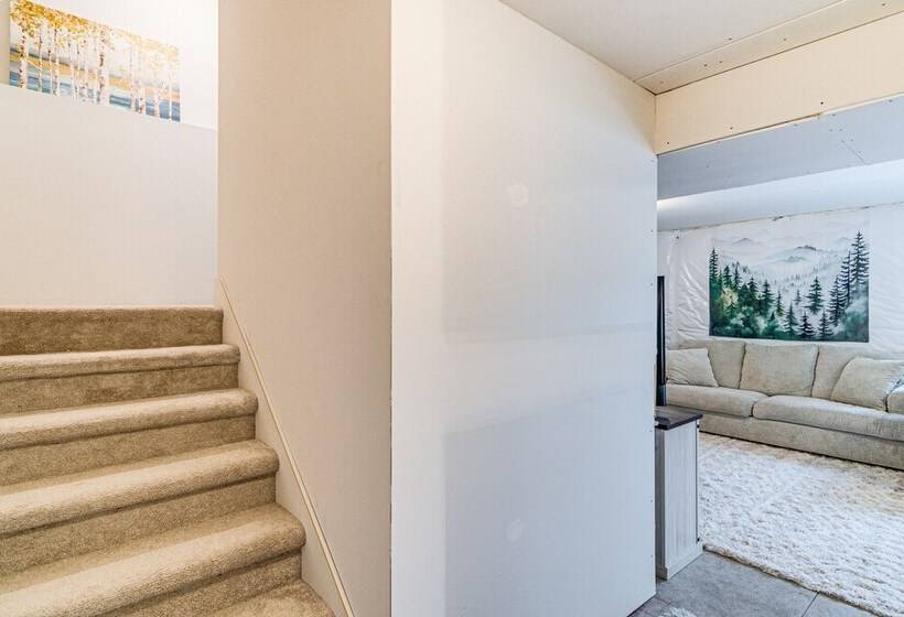 Spacious Family Home ~ 13 Mi To Des Moines