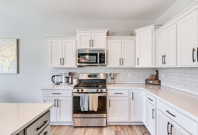 Spacious Family Home ~ 13 Mi To Des Moines