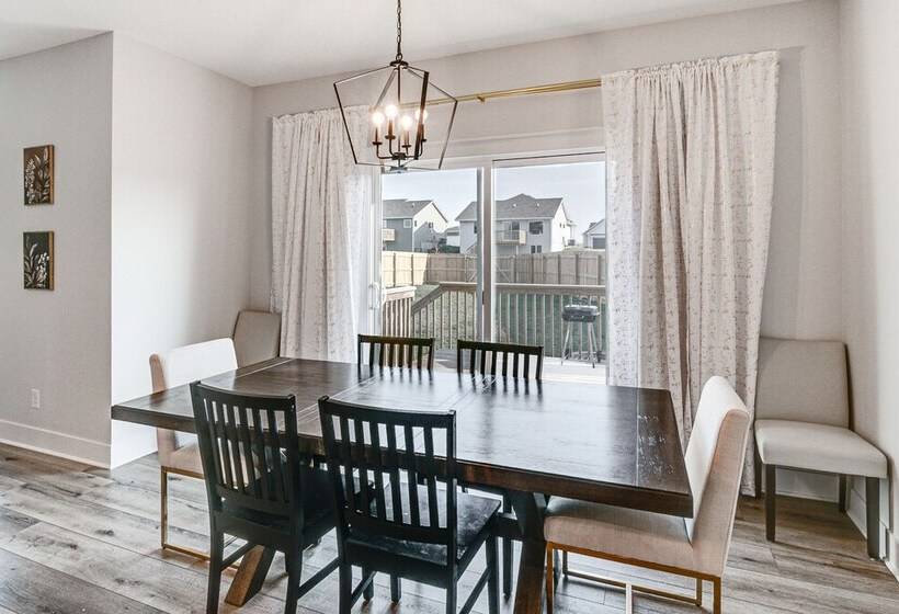 Spacious Family Home ~ 13 Mi To Des Moines