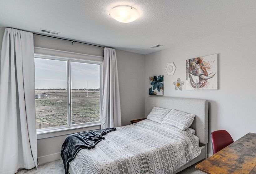 Spacious Family Home ~ 13 Mi To Des Moines