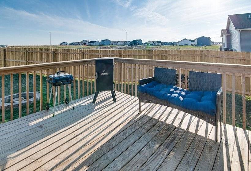 Spacious Family Home ~ 13 Mi To Des Moines