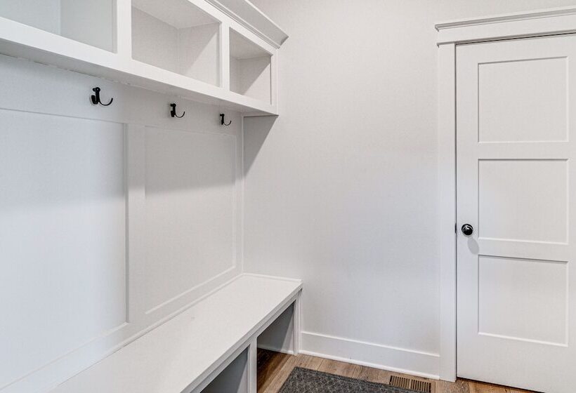 Spacious Family Home ~ 13 Mi To Des Moines