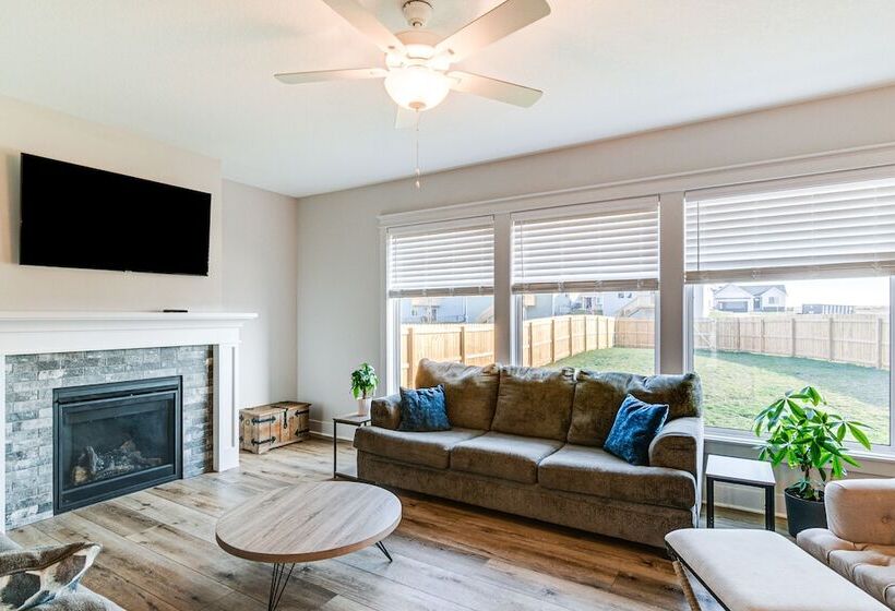 Spacious Family Home ~ 13 Mi To Des Moines
