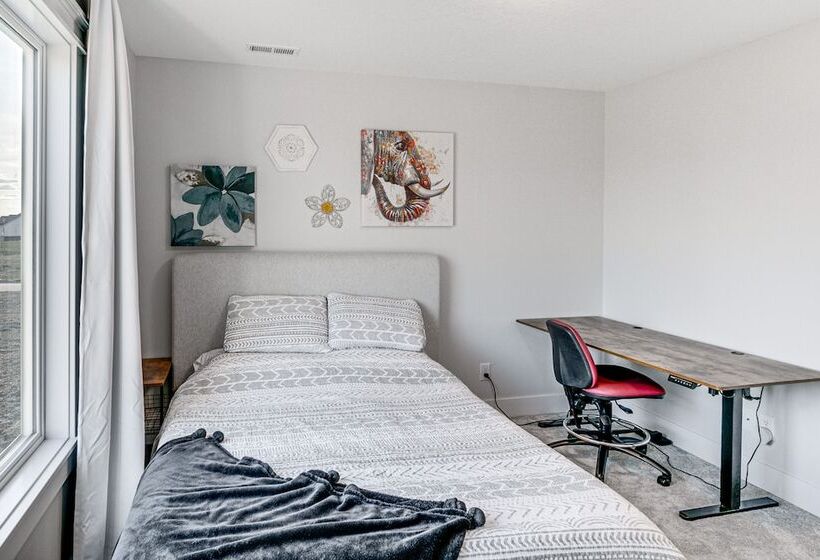 Spacious Family Home ~ 13 Mi To Des Moines