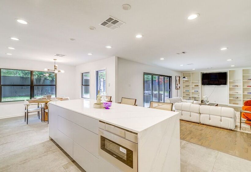 Spacious Houston Home W/ Pool   Near The Galleria!
