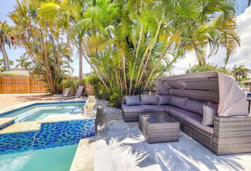 Pool & Home Theater: Lighthouse Point Home!