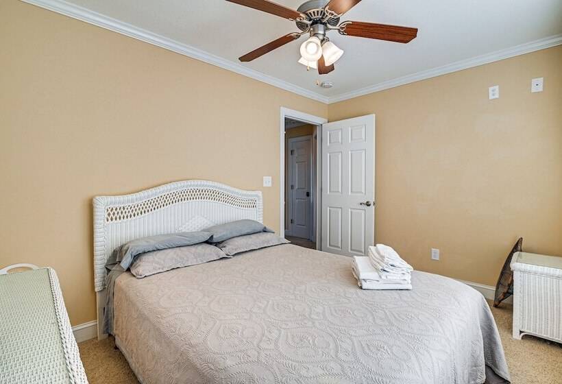 Spacious Murrells Inlet Home   Walk To Beach!