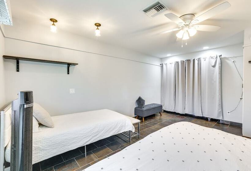 Spacious Uptown Phoenix Home W/ Pool & Yard Games!