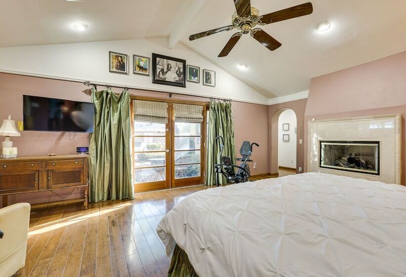 Spacious Uptown Phoenix Home W/ Pool & Yard Games!