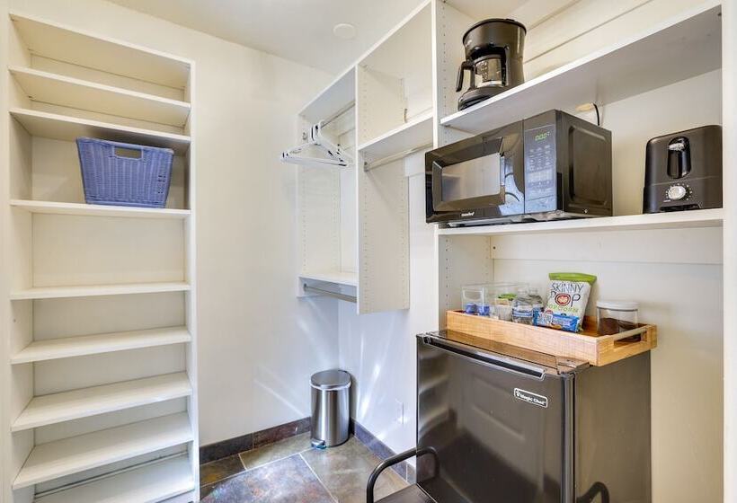 Spacious Uptown Phoenix Home W/ Pool & Yard Games!