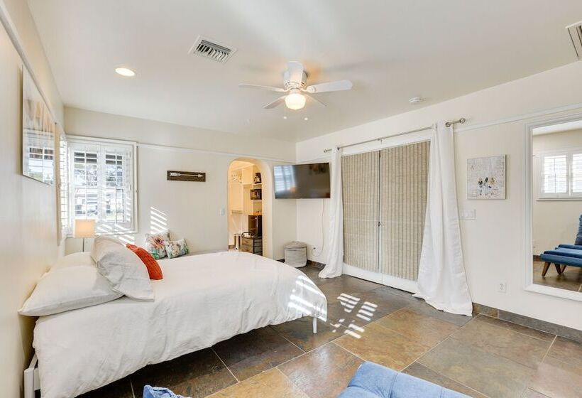 Spacious Uptown Phoenix Home W/ Pool & Yard Games!