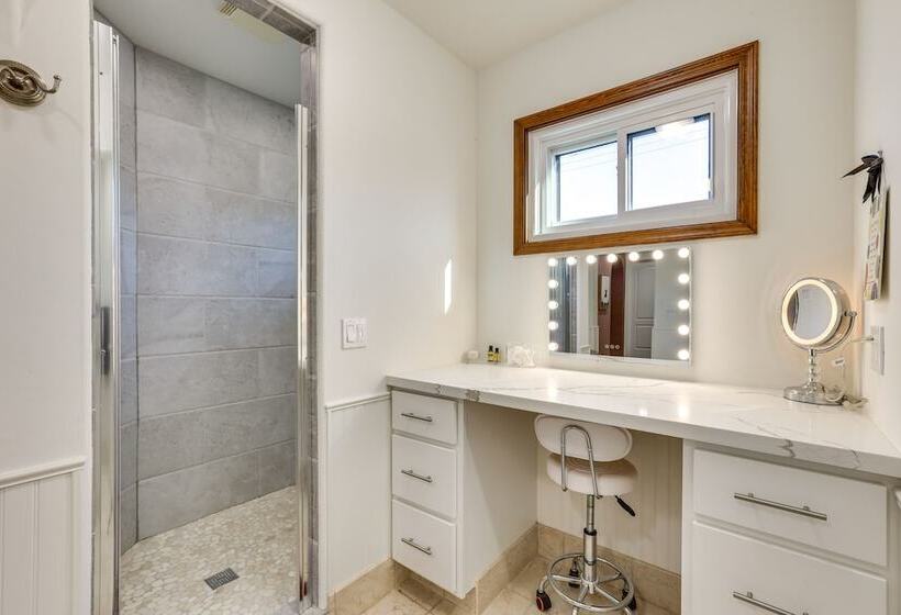 Spacious Uptown Phoenix Home W/ Pool & Yard Games!