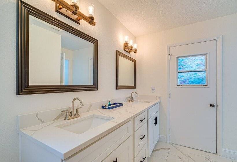 Spring Hill Retreat W/ Pool: 7 Mi To Weeki Wachee!