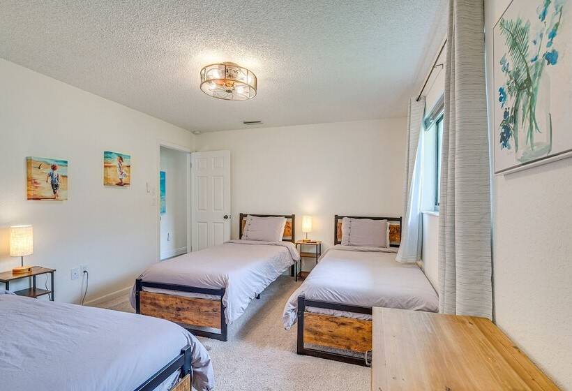 Spring Hill Retreat W/ Pool: 7 Mi To Weeki Wachee!