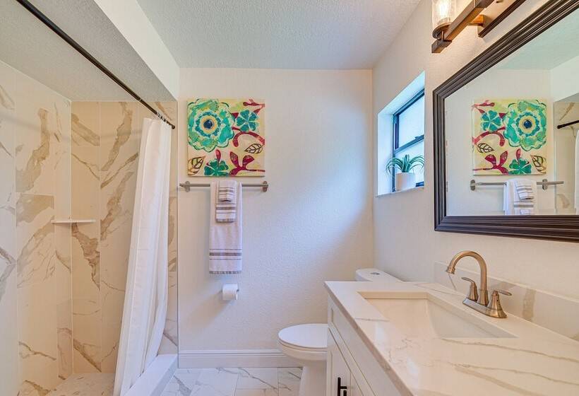 Spring Hill Retreat W/ Pool: 7 Mi To Weeki Wachee!