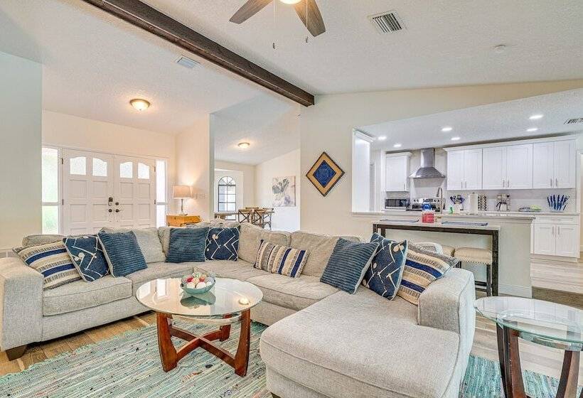 Spring Hill Retreat W/ Pool: 7 Mi To Weeki Wachee!