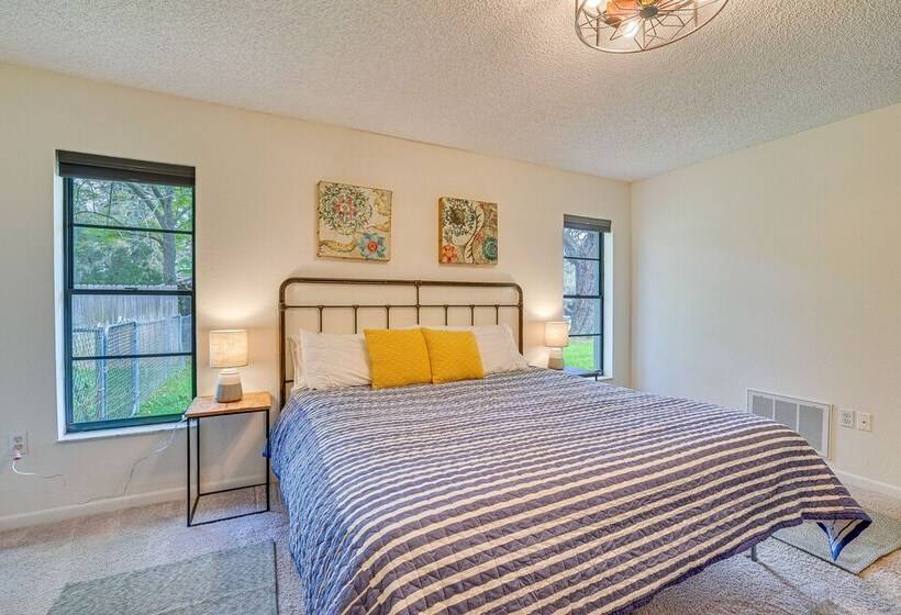 Spring Hill Retreat W/ Pool: 7 Mi To Weeki Wachee!