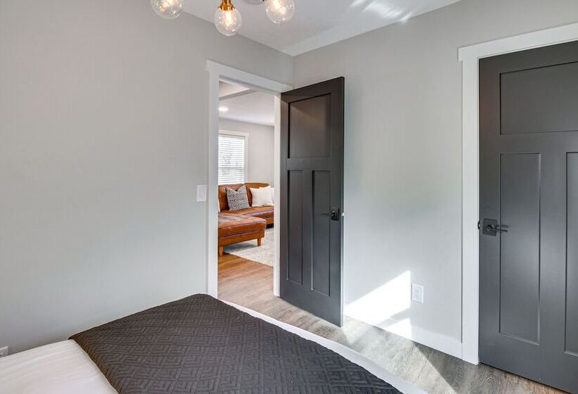 Stylish  Crosby Cottage    1 Mi To Serpent Lake!