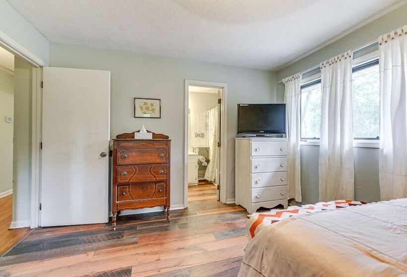 Near Golf & Marina: Sunset Beach Getaway!