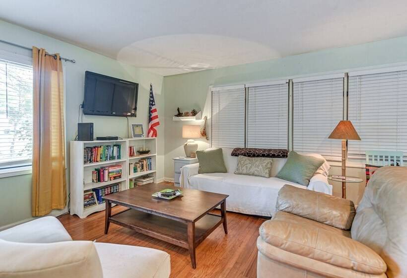 Near Golf & Marina: Sunset Beach Getaway!