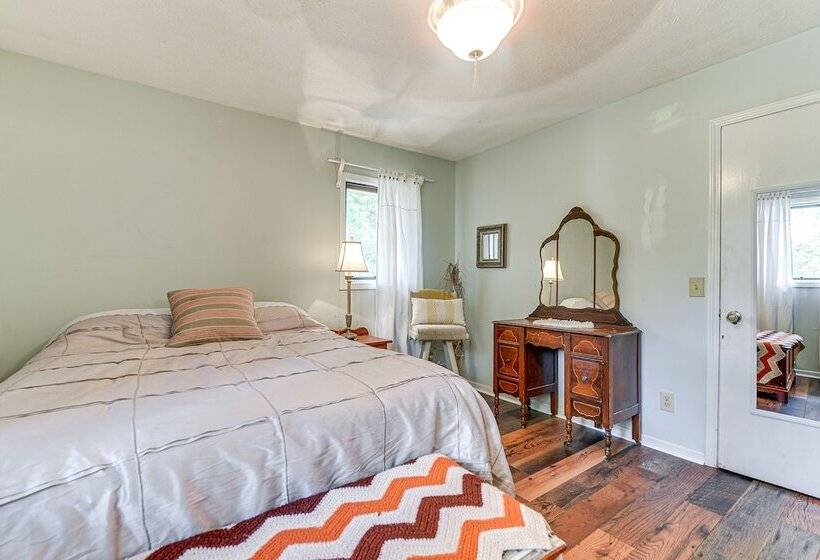 Near Golf & Marina: Sunset Beach Getaway!