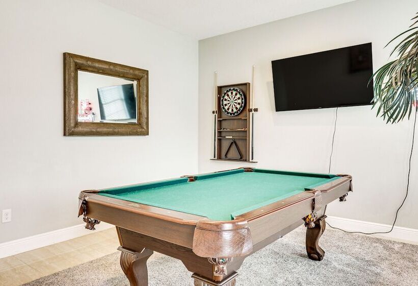 Tampa Home W/ Fire Pit, Grill, Cornhole + More!