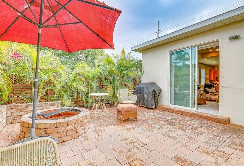 Tampa Home W/ Fire Pit, Grill, Cornhole + More!