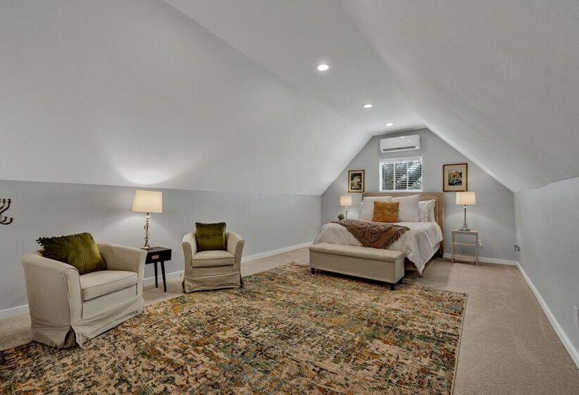 The Elizabeth Cottage