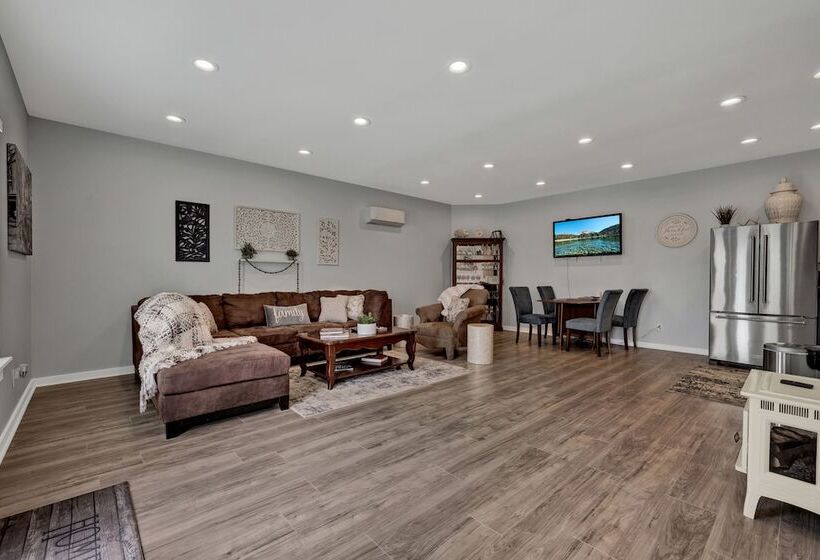 The Elizabeth Cottage