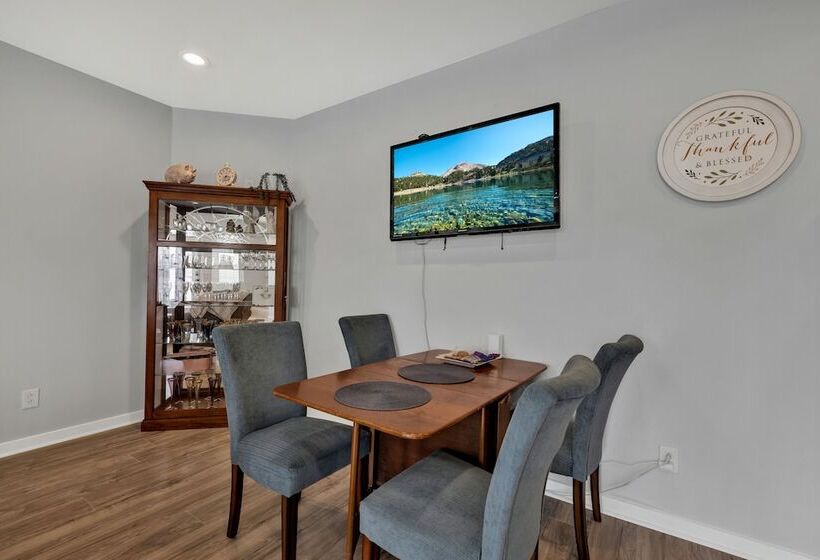 The Elizabeth Cottage