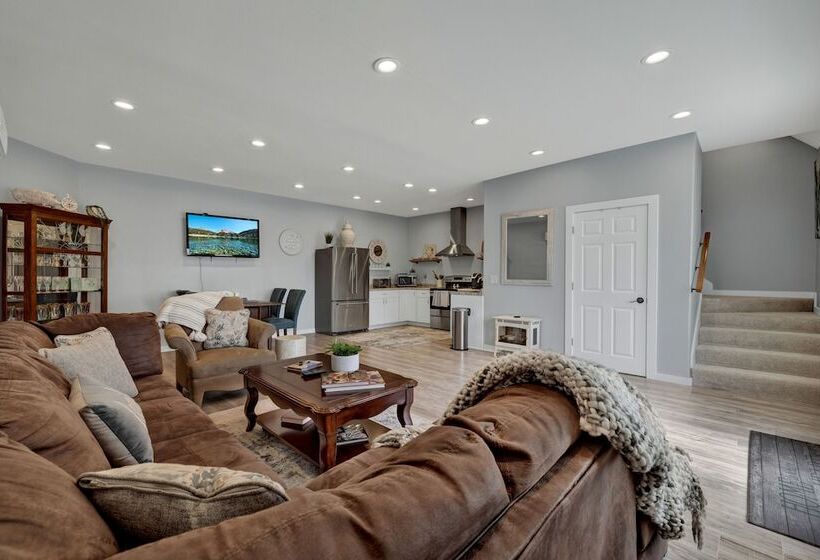 The Elizabeth Cottage