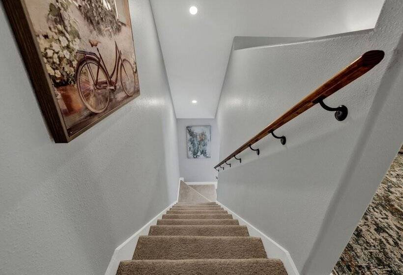 The Elizabeth Cottage