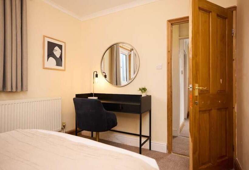 The Enfield Place   Elegant 4bdr House With Garden