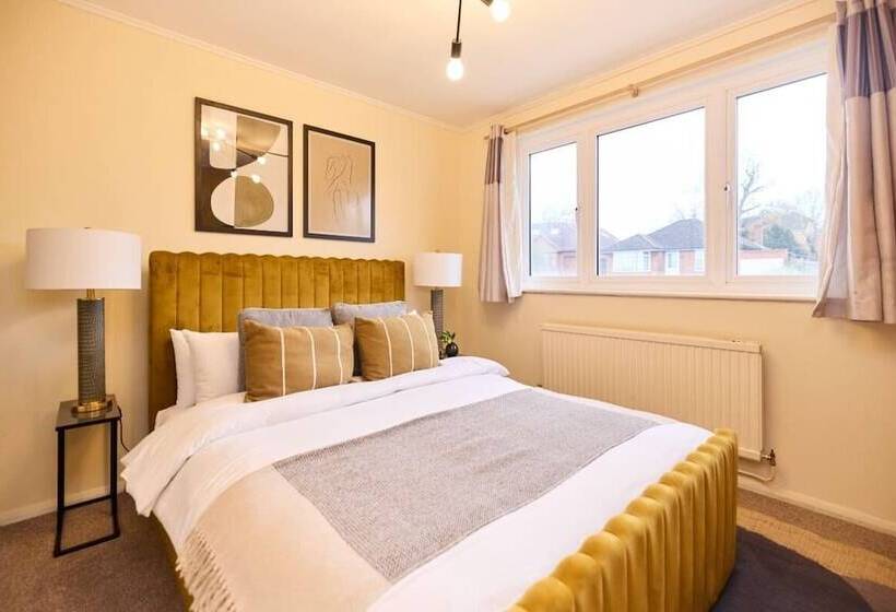 The Enfield Place   Elegant 4bdr House With Garden